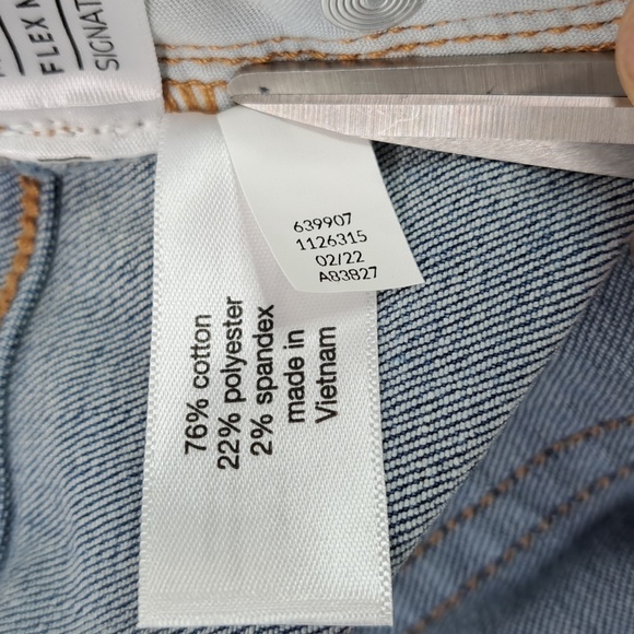 New Lane Bryant Signature Fit Midi Short Mid-Rise Flex Magic Waistband Size 22 - Picture 9 of 13